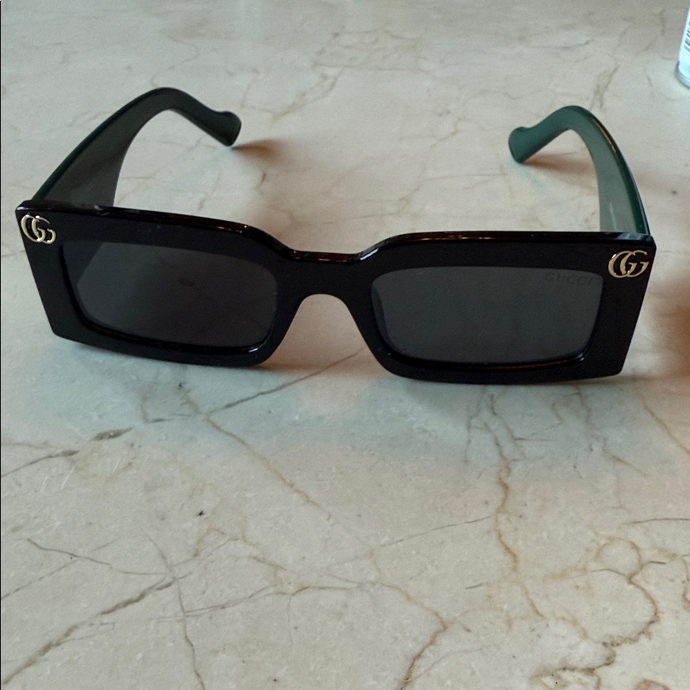 Gucci Black and Gold Sunglasses - Picture 5 of 6